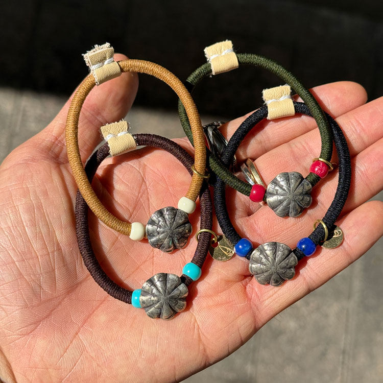 Button Works 搭配小物 古董银币改造琉璃珠铜牌弹力头绳手环手链