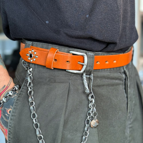 Barns 植鞣革日本栎木牛皮HTC风格铆钉黑宝石带尾复古腰带皮带