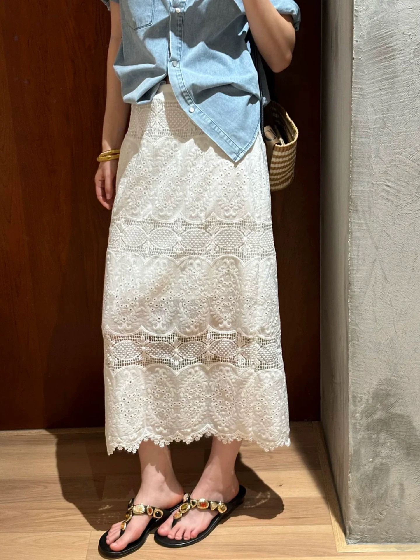 白色重工镂空刺绣蕾丝半身裙女2025夏季新款高级感百搭纯色直筒裙