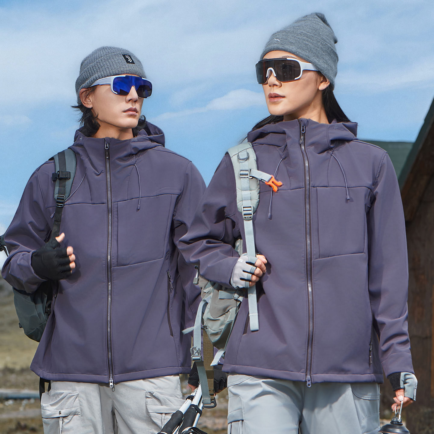 连帽紫色软壳冲锋衣女工作服