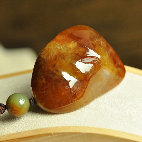 缅甸A货冰润红黄翡原石把件吊坠