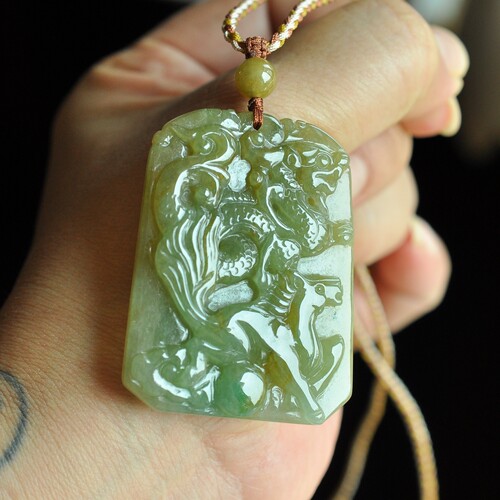 缅甸A货黄翡翠冰润寿黄龙马牌