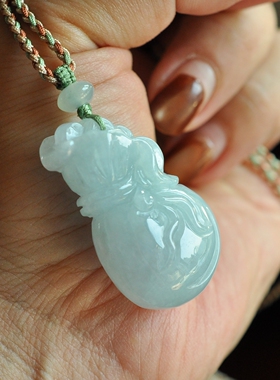 缅甸A货翡翠浅冰蓝钱袋子吊坠