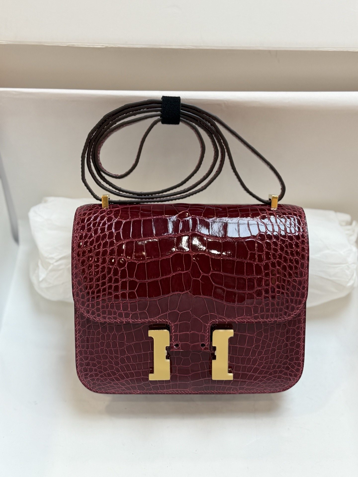 现货定制康康19酒红色金扣美洲鳄鱼皮手缝蜡线金扣豆腐女包紫色银