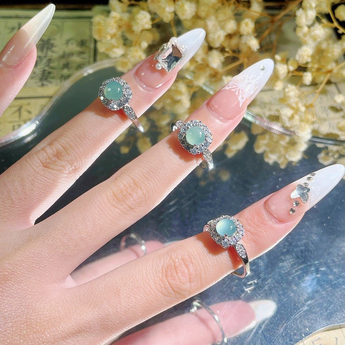 时尚简约轻奢气质小众蓝水翡翠镶嵌男女款活口可调节爆款清冷指环