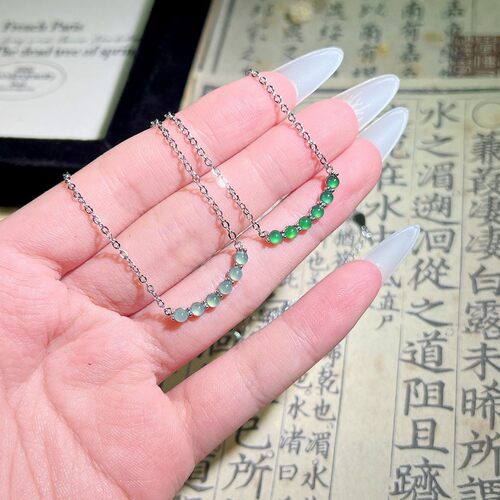天然危料蓝水翡翠阳绿镶嵌微笑款吊坠女款锁骨链轻奢时尚百搭挂饰