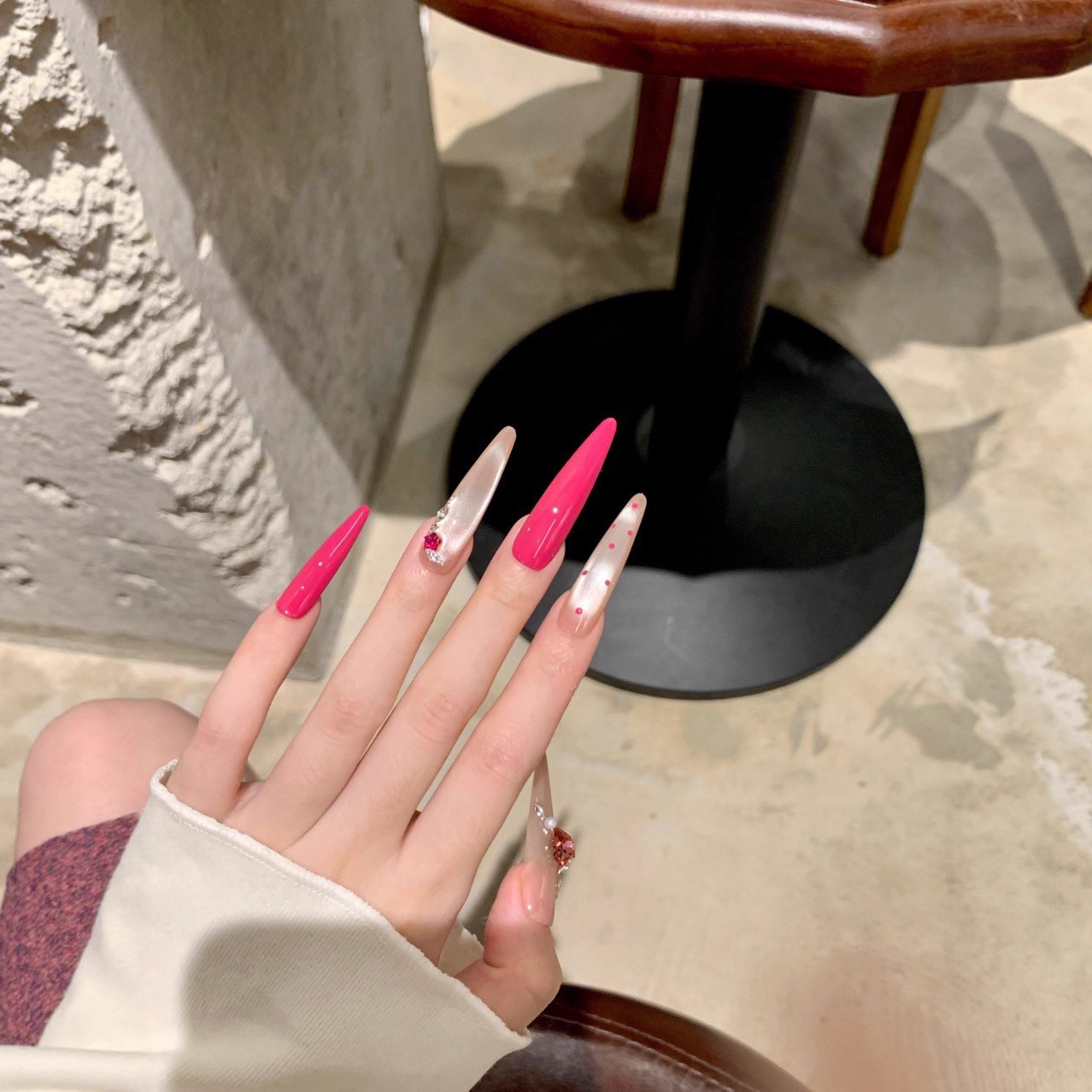 【草莓啵啵】纯手工穿戴甲辣妹芭比玫红渐变波点显白高级美甲甲片,彩妆/香水/美妆工具,穿戴甲/甲片,淘宝优惠券,粉丝福利购,淘宝优惠卷