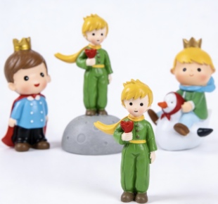 2025网红情人节蛋糕装饰拿玫瑰小王子树脂摆件情侣告白表白装扮