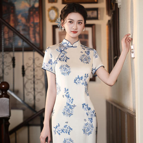 江南司造丨旗袍名丽青花瓷白色礼物仪礼服2026年新款洋装新中式女