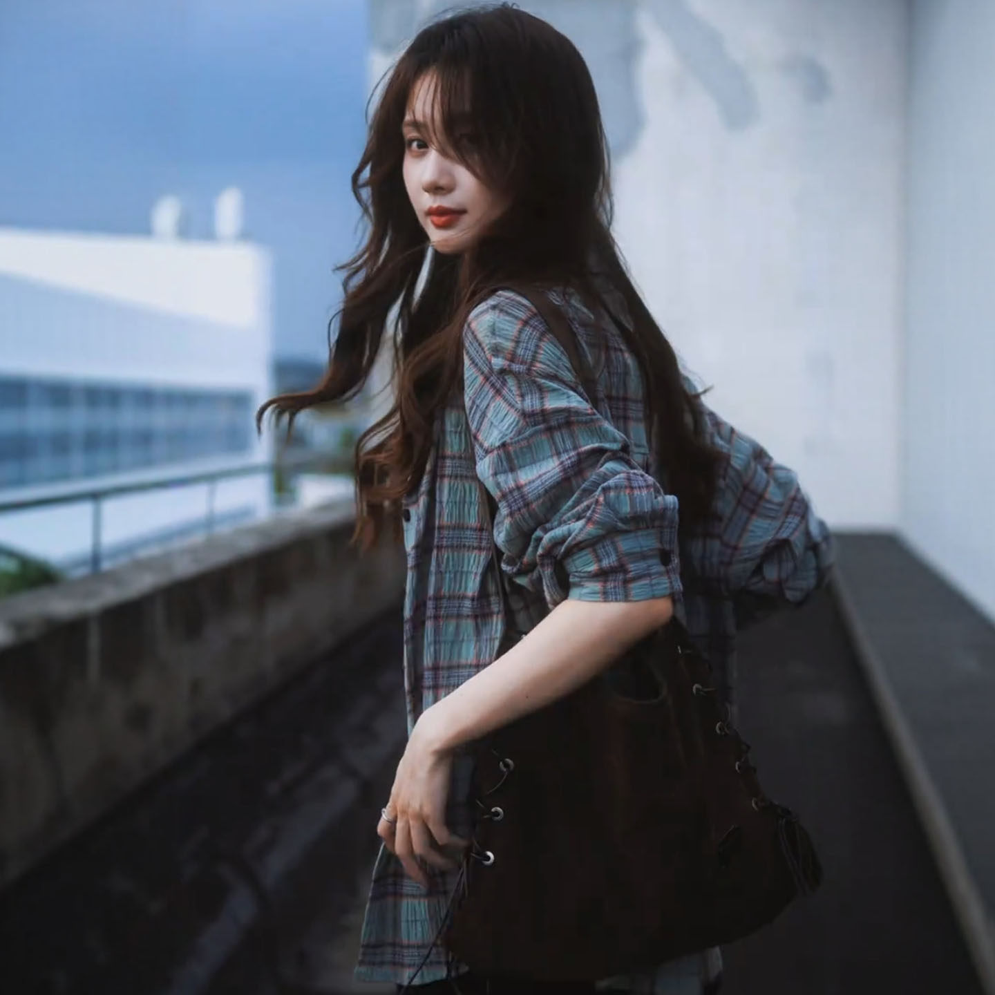 品牌正品女装衣服断码特价清仓 不退换-蓝色格子长袖衬衫女秋季氛