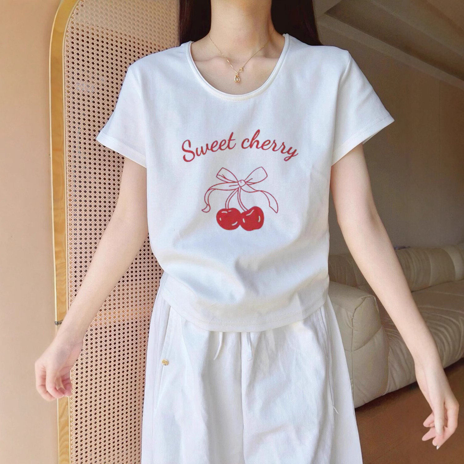 品牌折扣正品女装断码清仓特价不能退换白色U领短袖棉宽松上衣女