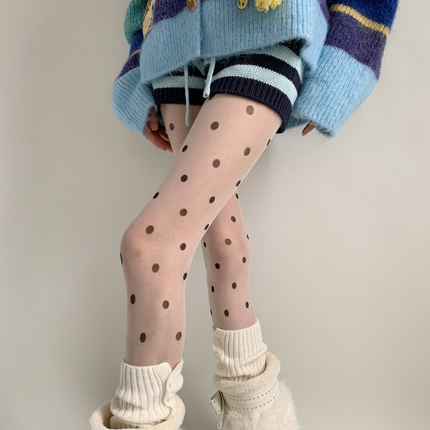 夜间教习室白色丝袜女秋冬薄款氛围感美肤打底裤波点印花辣妹白丝