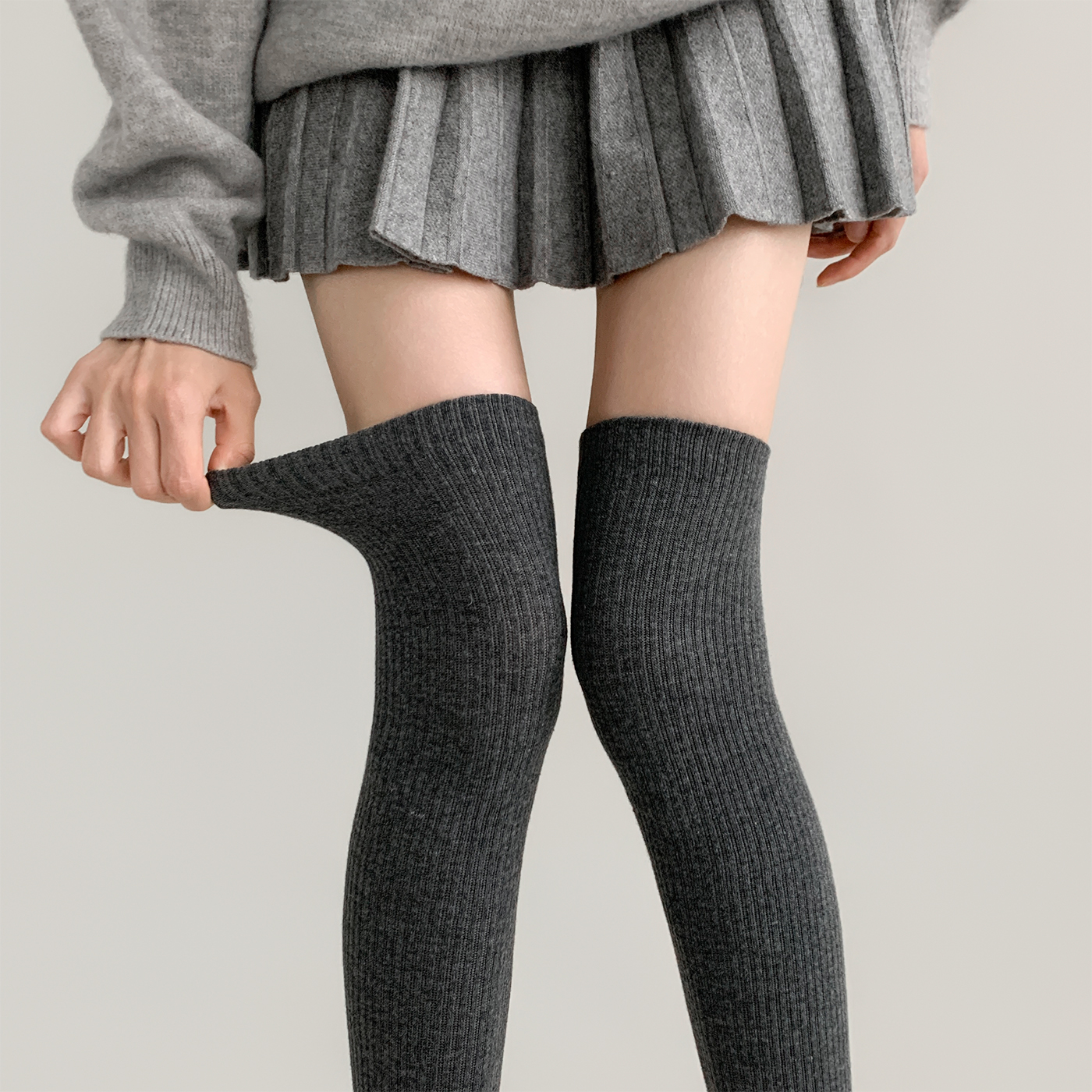 夜间教习室灰色过膝袜女秋冬简约百搭竖纹小腿袜日系jk显瘦长筒袜
