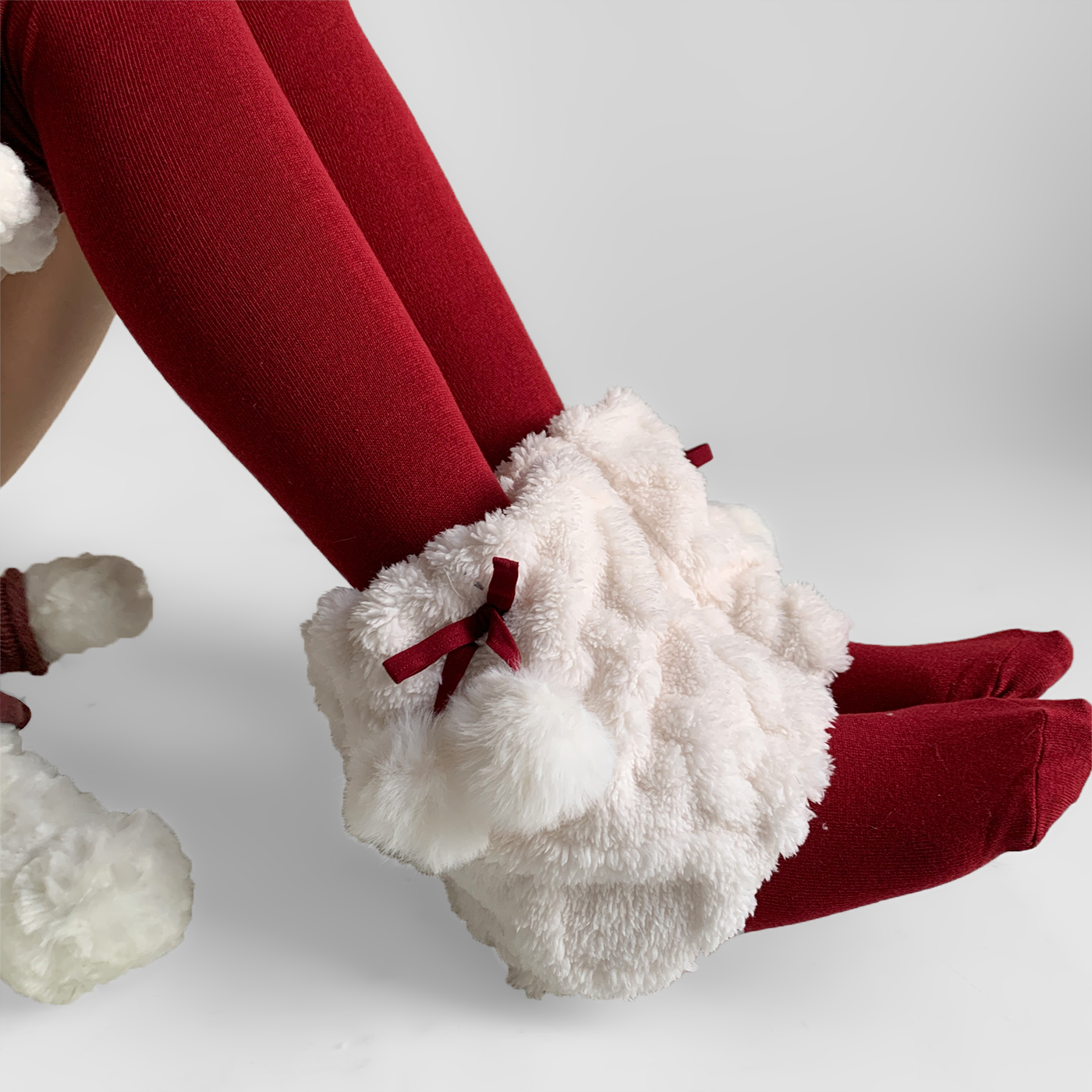 夜间教习室毛绒袜套女秋冬可爱蝴蝶结毛球腿套洛丽塔中筒堆堆袜子