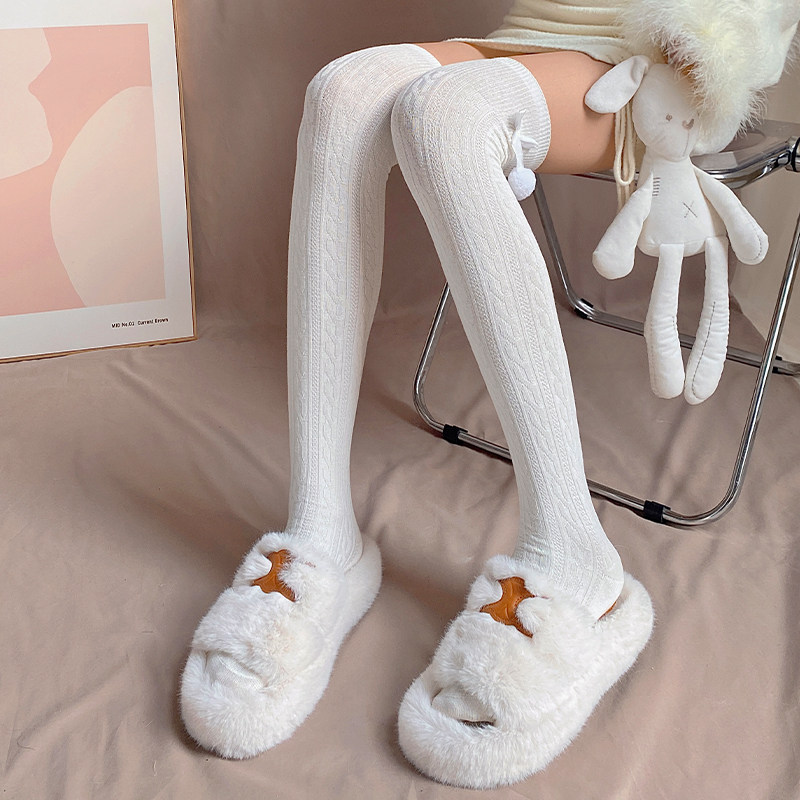 夜间教习室白色过膝袜女秋冬jk可爱毛球长筒袜子竖纹保暖大腿袜高