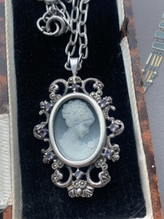 欧洲古董维多利亚时期卡梅奥项链胸针紫水晶马克赛石镶嵌，链长57