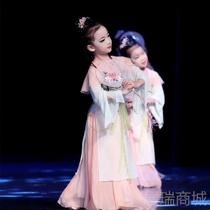 高档阳春三月儿童典舞演出春意浓古之桃夭夭中国舞团扇道具服舞蹈