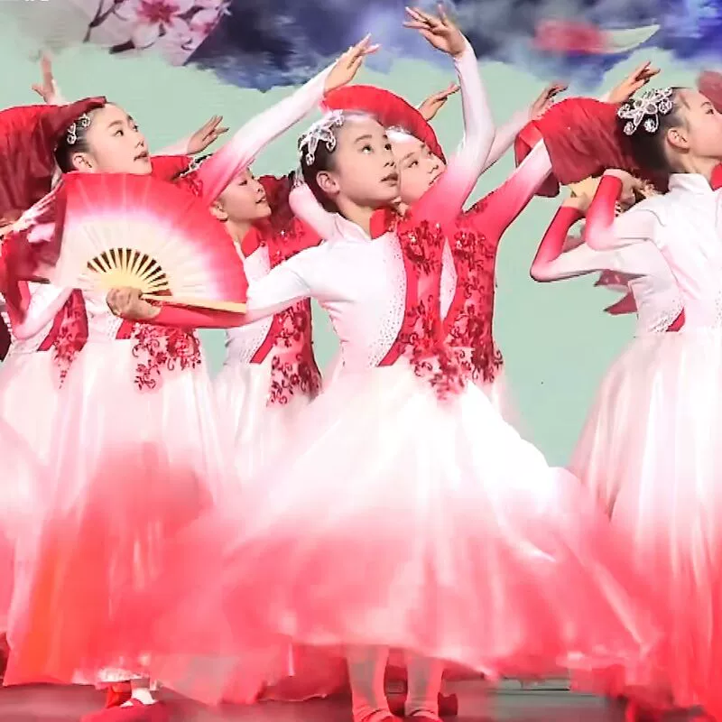 儿童万疆演出服现代开场舞大摆裙女灯火里的中国舞蹈歌伴舞合唱服