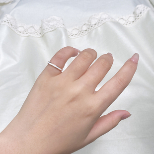 小众设计黑白陶瓷情侣对戒男女士戒指超小小指小码尾戒18k彩金色