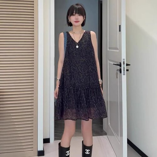大码韩版洋气简约V领碎花背心裙