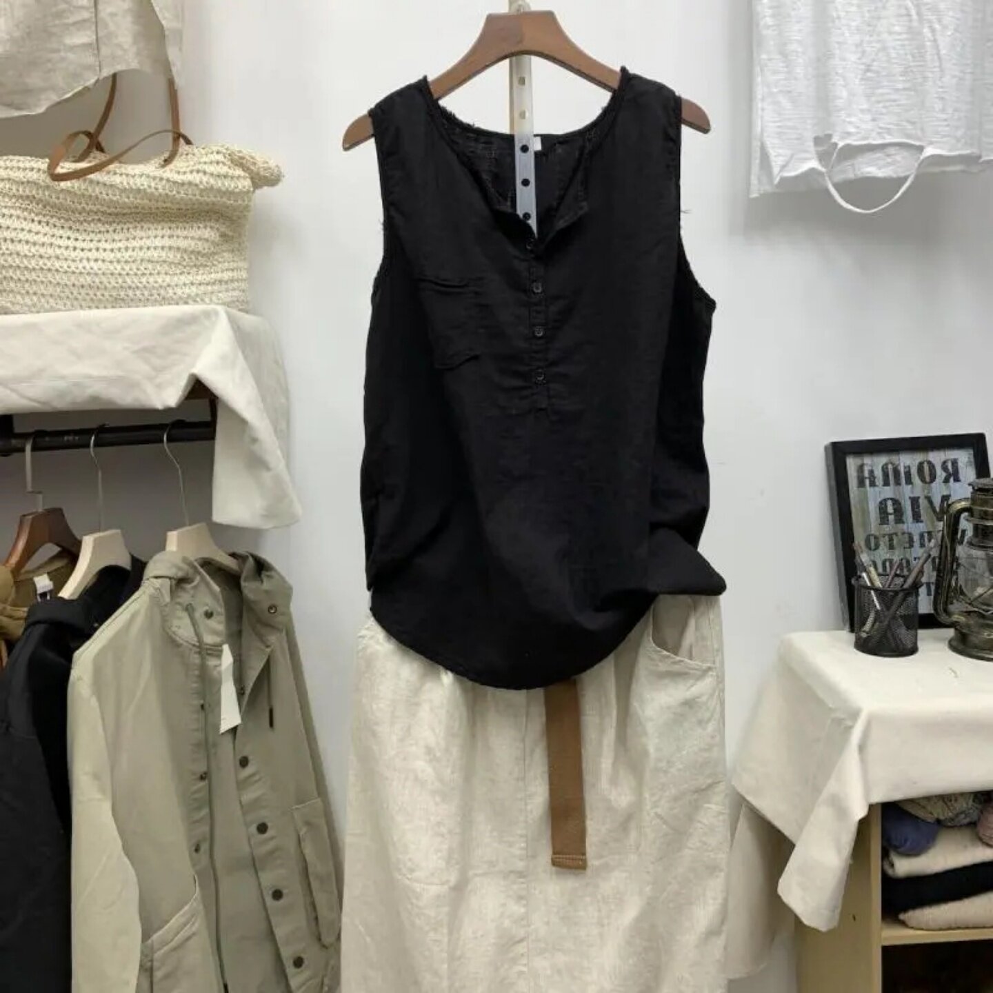 大码女装纯色无袖纽扣拼接背心T恤300斤胖MM舒适宽松显瘦百搭上衣