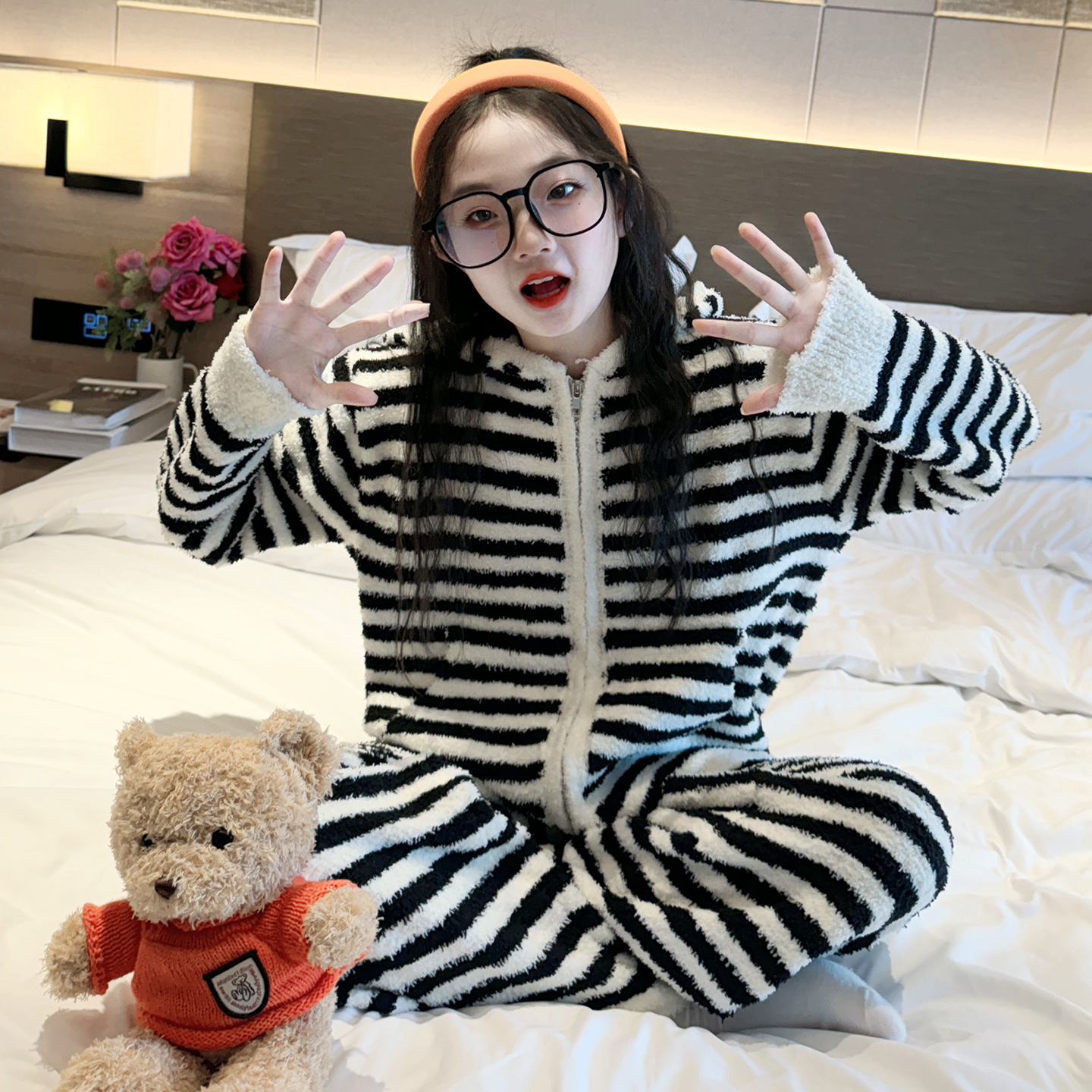 女童睡衣秋冬2025新款儿童半边绒家居服初中生女孩加厚珊瑚绒套装