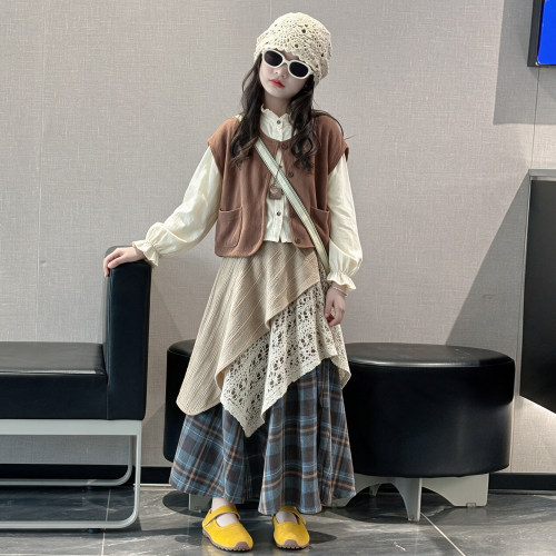 女童春秋装套装2026新款儿童文艺森系穿搭大童女孩秋季复古三件套