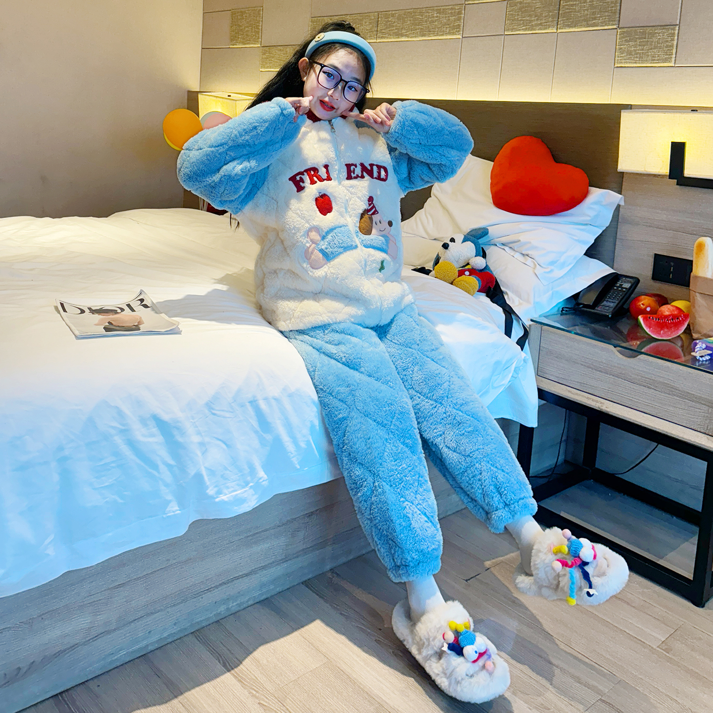 女童三层夹棉睡衣冬季2025新款儿童加厚珊瑚绒家居服可外穿睡棉衣