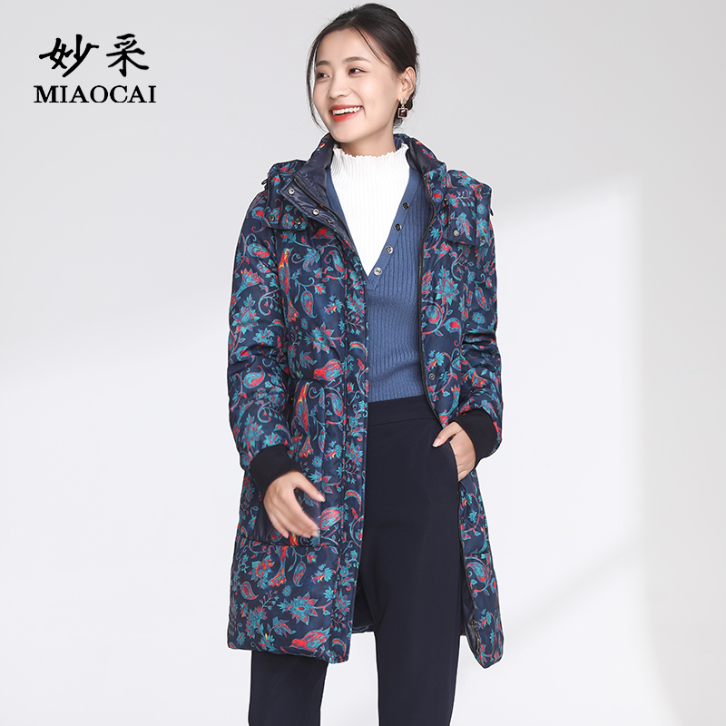 妙采中长款印花连帽羽绒服