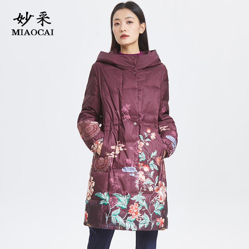 妙采暗红色本命年喜庆羽绒服