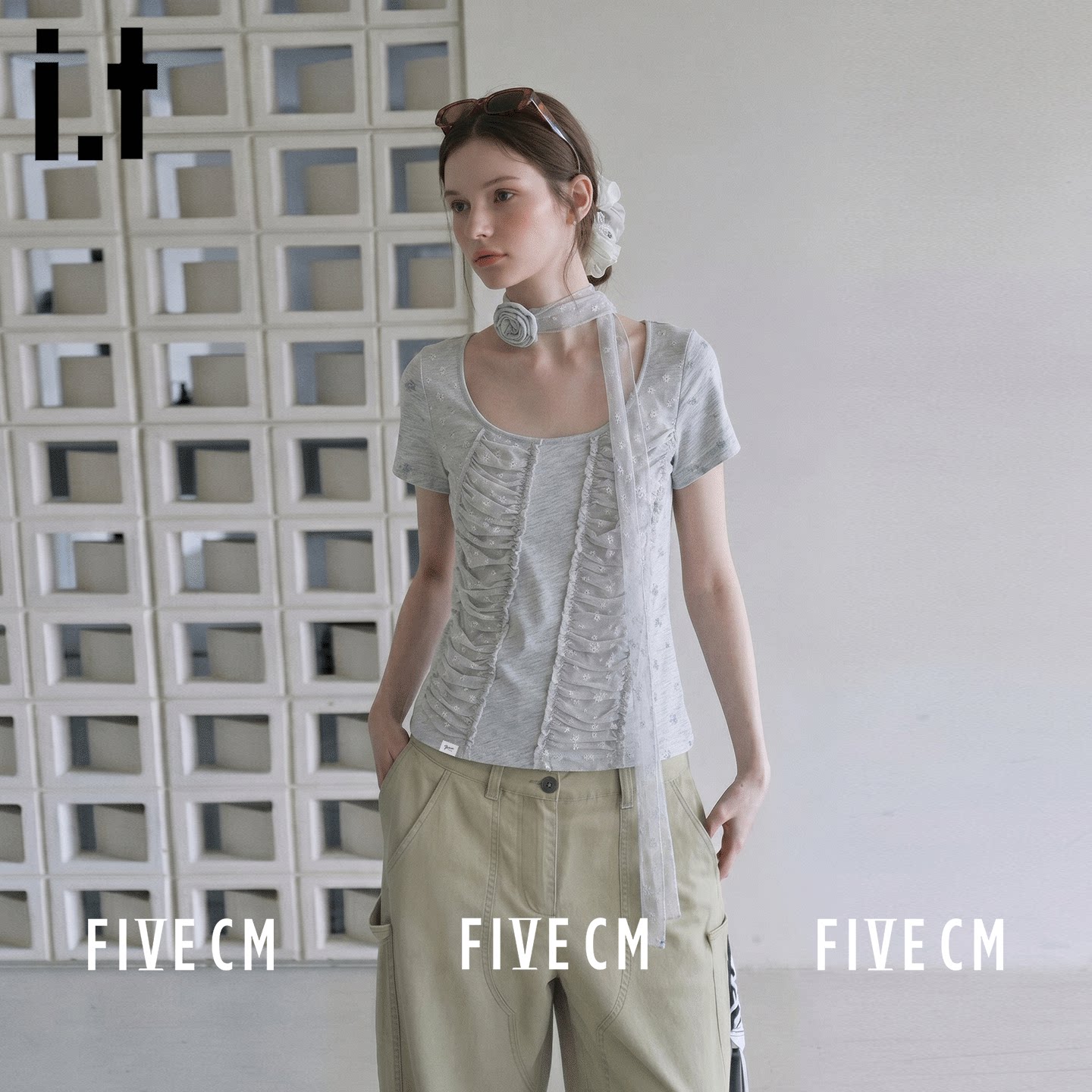itFIVECM小碎花U领短袖上衣女