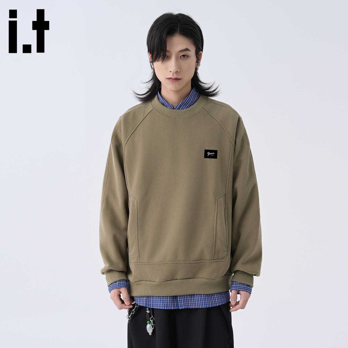 2025年秋季男款圆领休闲风纯色it