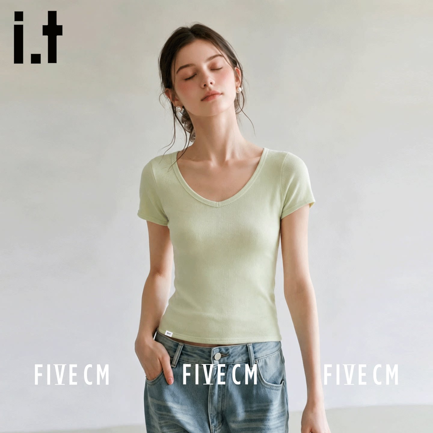 itFIVECM纯色V领修身短款短袖