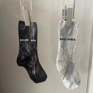 四季款ins潮牌欧货巴黎字母印花废土涂鸦运动风百搭男女中筒袜子