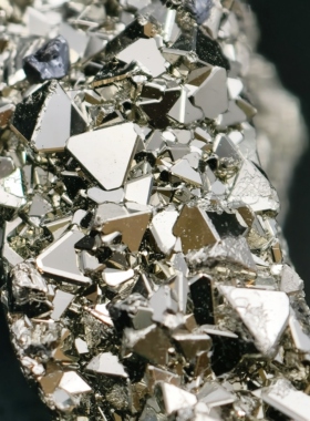 稀有秘鲁黄铁矿八面体正方体天然矿物精品实物闪书房摆件博物文创