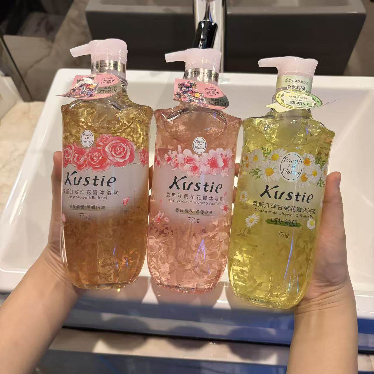 蔻斯汀玫瑰花瓣沐浴露720g持久留香保湿香水型持久留香72小时香体