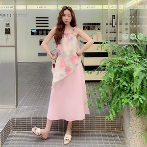 高级小众不撞款文艺风粉色吊带连衣裙女夏超火好看绝美松弛感长裙图片