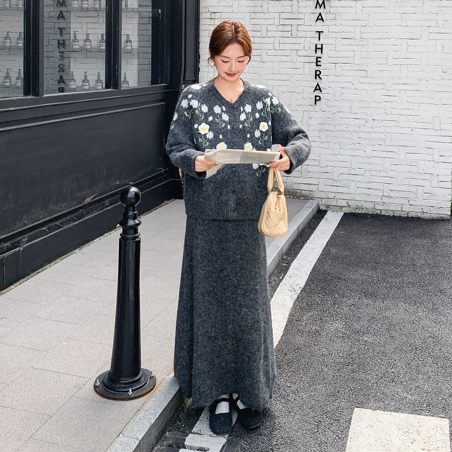 深灰色刺绣碎花针织毛衣套装裙女秋冬显瘦一整套穿搭半身裙两件套,女装套装/套裙,2D122