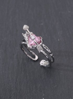 一箭穿心粉色爱心戒指甜酷开口