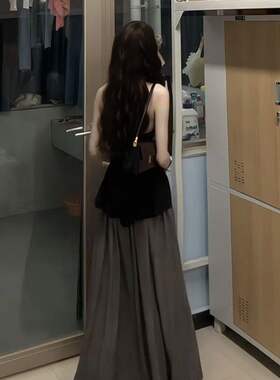 黑色吊带V领半身洋装子女