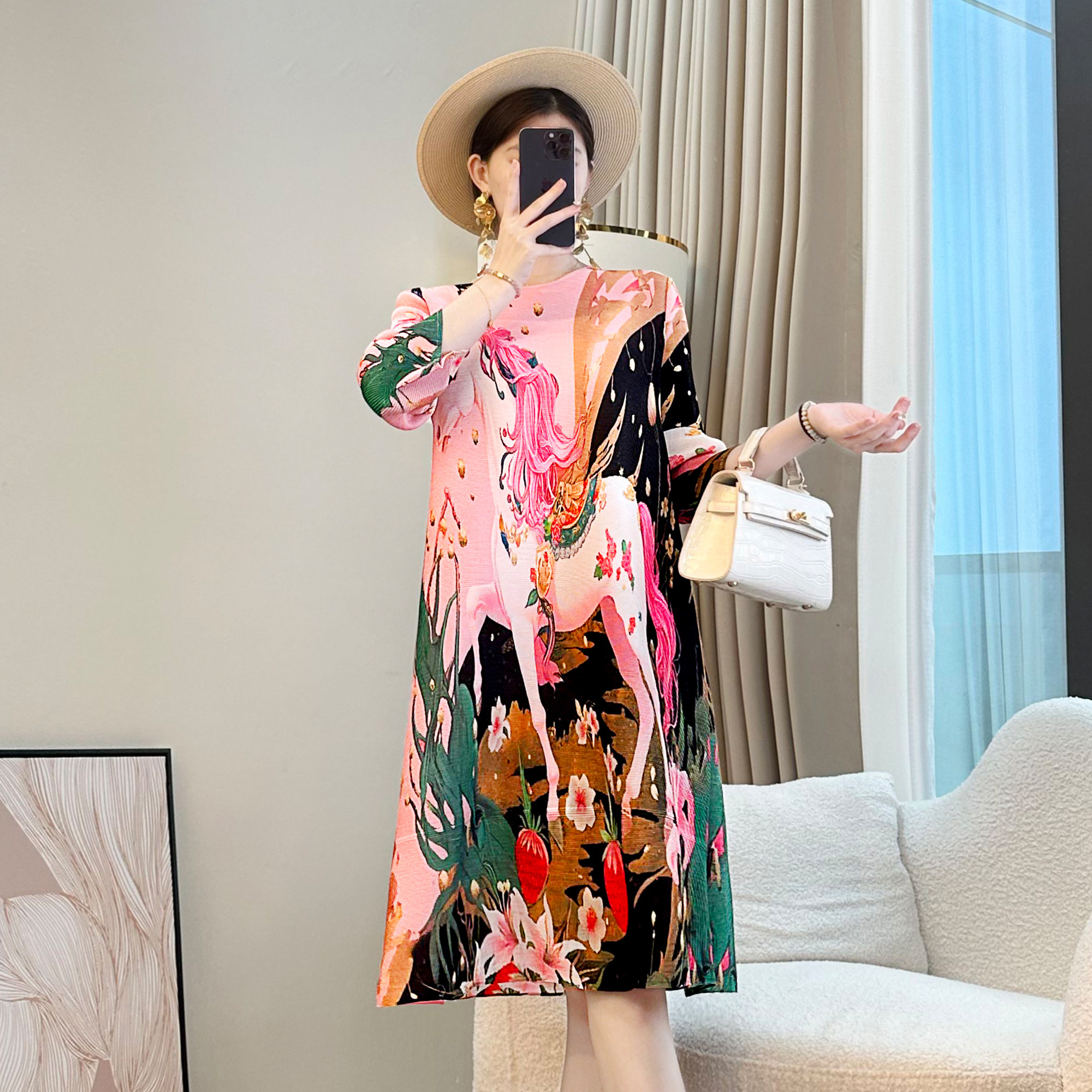 法式宽松遮肚妈妈裙子女025新款超火连衣裙气质时尚印花褶皱a字裙