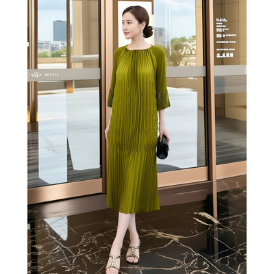 三宅褶皱果绿色百褶裙优雅气质连衣裙春装新款宽松大码女妈妈裙子