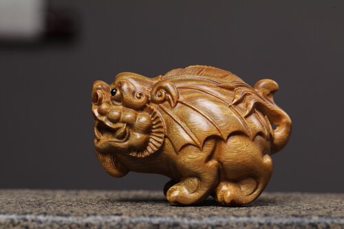 天然绿檀木实木雕刻飞天貔貅手把件桌面小摆件家居装饰品工艺品