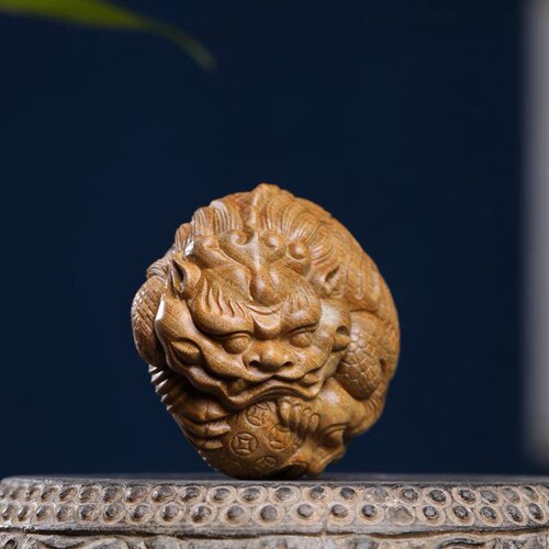 天然绿檀木雕貔貅抱球文玩手把件家居装饰品桌面工艺品檀香摆件