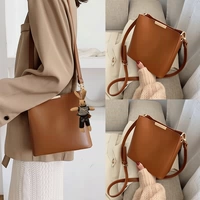 Коричневая сумка, подвеска