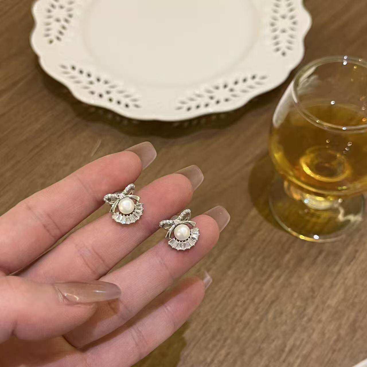 精致优雅蝴蝶结珍珠耳钉女轻奢高级感银质耳盯 主