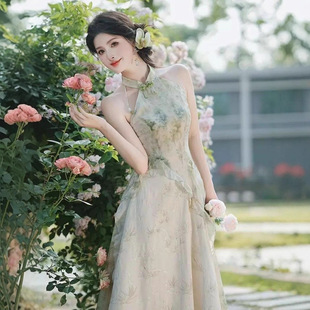 挂脖连衣裙女春季新款国风改良旗袍高端修身新中式礼服高级感