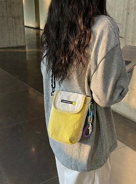 小清新休闲撞色小包包女2026新款轻便小巧斜挎手机包百搭方形小包