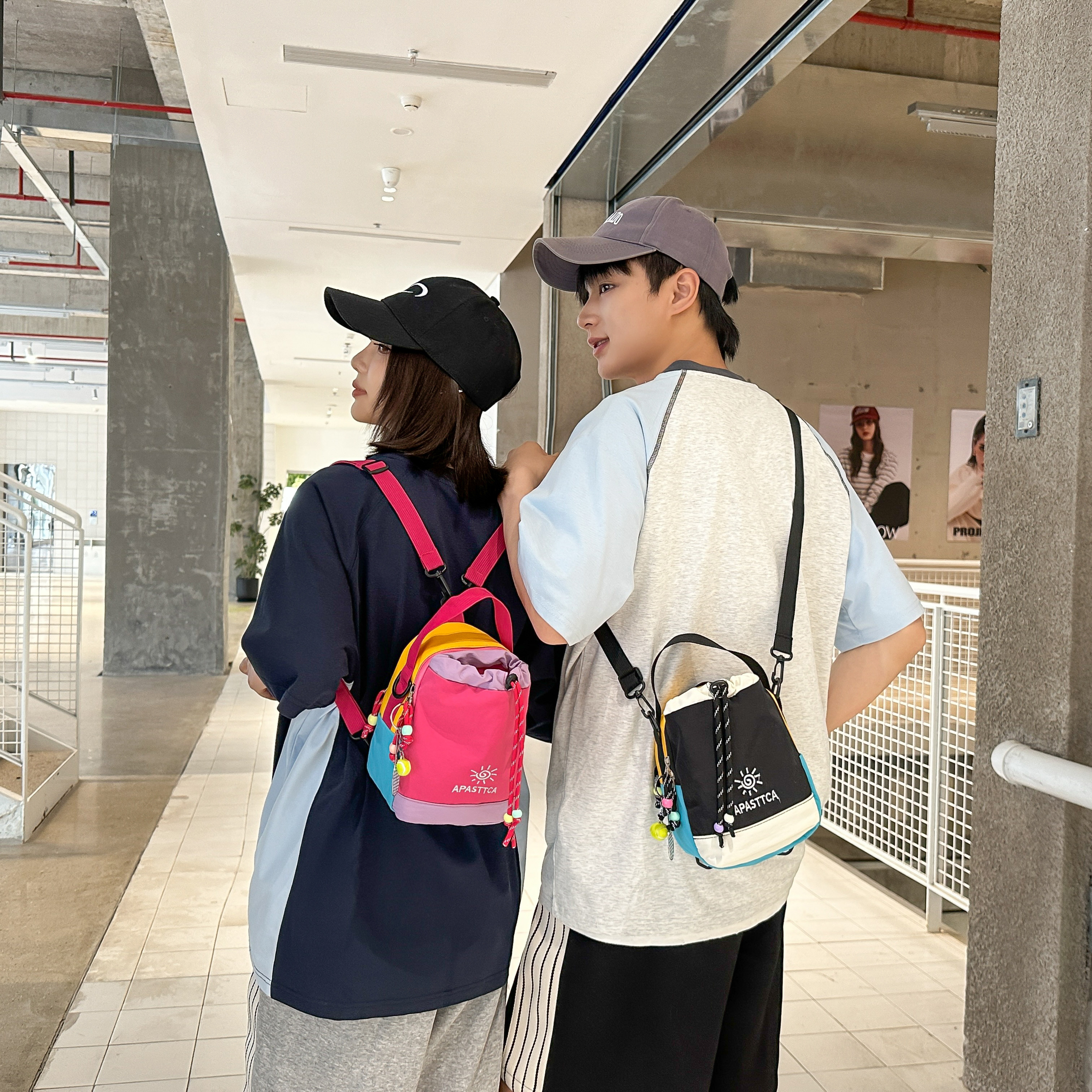 小众高颜值情侣款男女通用可放水壶的手机包百搭可双背单肩斜跨包