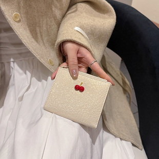 小众设计樱桃装饰钱包女短款小巧精致卡包零钱包多卡位证件收纳包